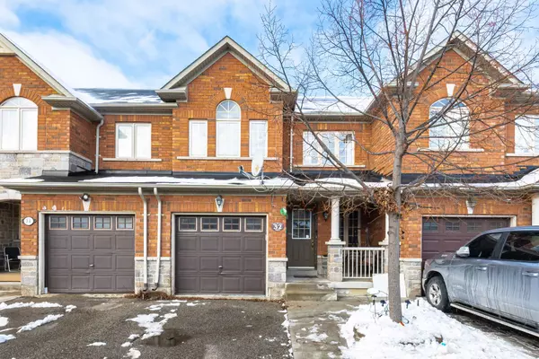 32 Bay Breeze DR, Peel, ON L6R 0M1