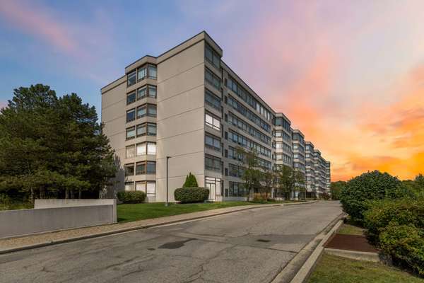 521 Riverside DR #209, Middlesex, ON N6H 5E2