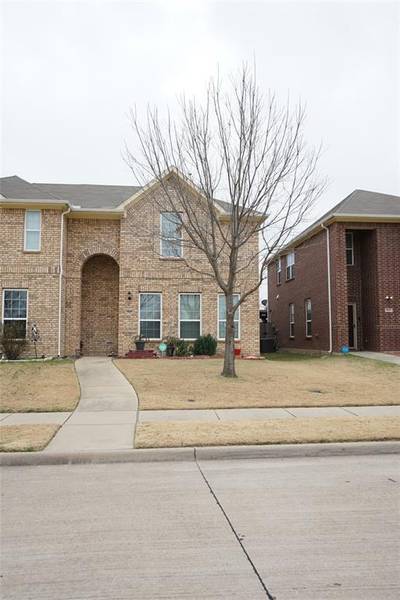 813 Jamie Drive, Grand Prairie, TX 75052