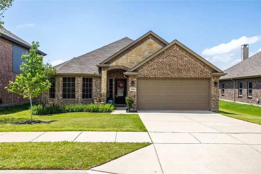 1924 Michelle Creek Drive, Little Elm, TX 75068