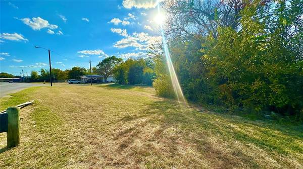 104 Noble Avenue, Everman, TX 76140