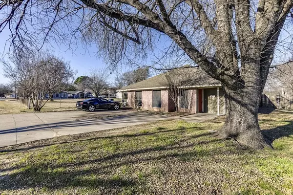 Burleson, TX 76028,321 N Field Street #323