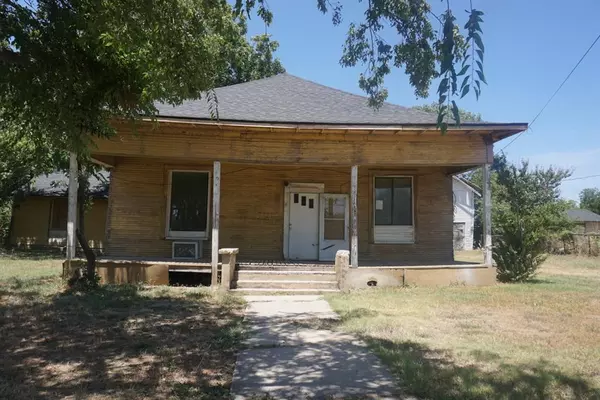 246 W Archer Street, Jacksboro, TX 76458