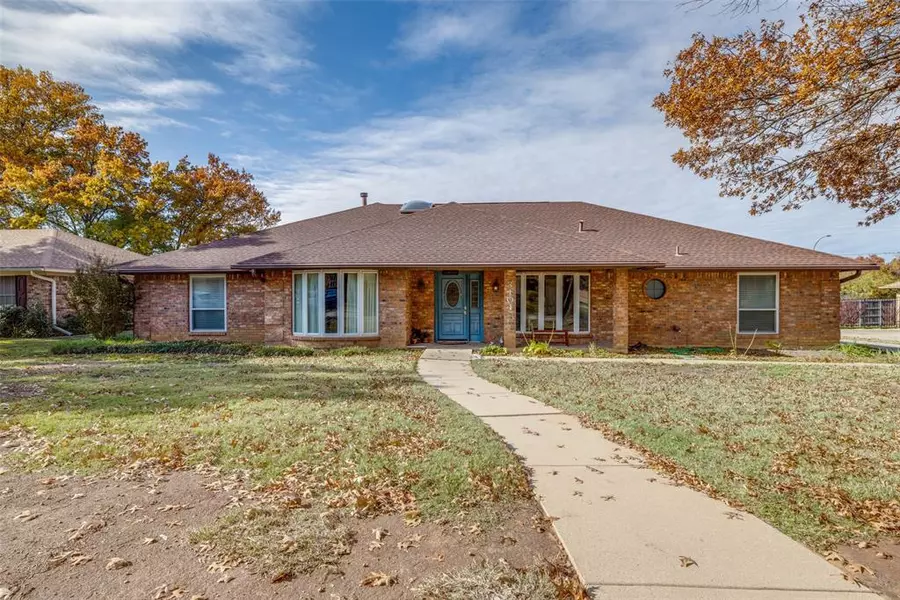 3104 Avon Drive, Arlington, TX 76015