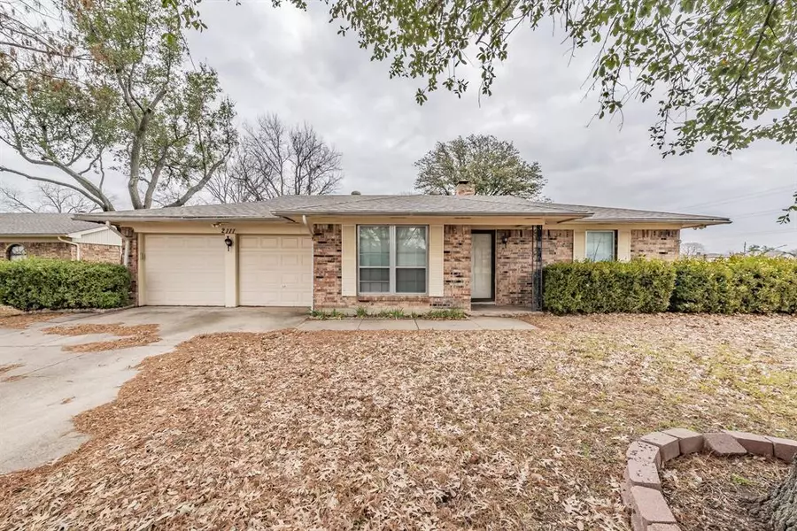 2111 Avalon Lane, Arlington, TX 76014