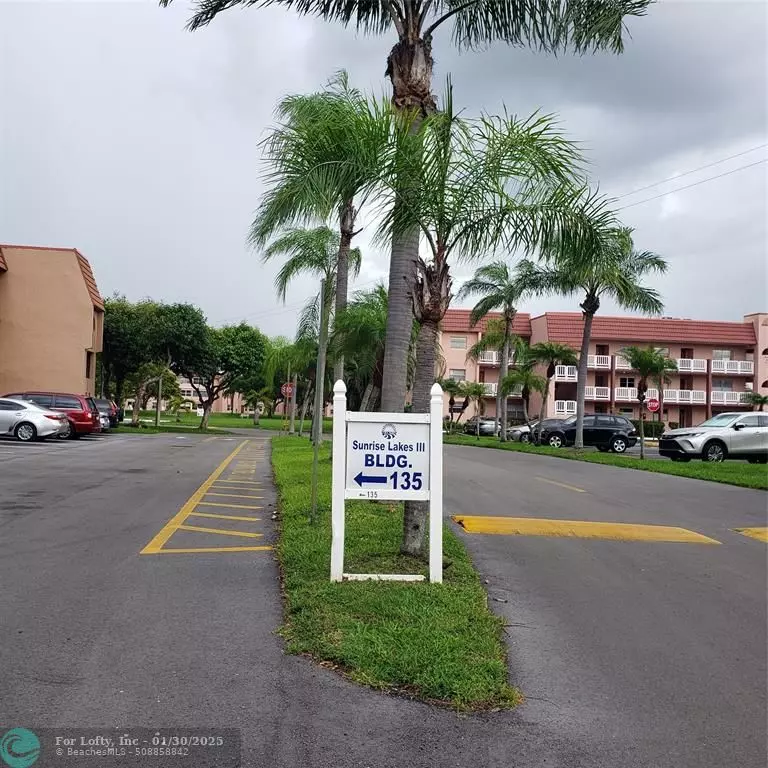 Sunrise, FL 33322,9721 SUNRISE LAKES BLVD  #305