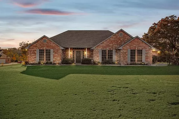 661 S Clinton Lane, Midlothian, TX 76065