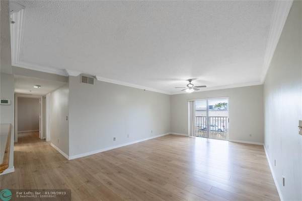 9905 Westwood Dr  #27-3, Tamarac, FL 33321