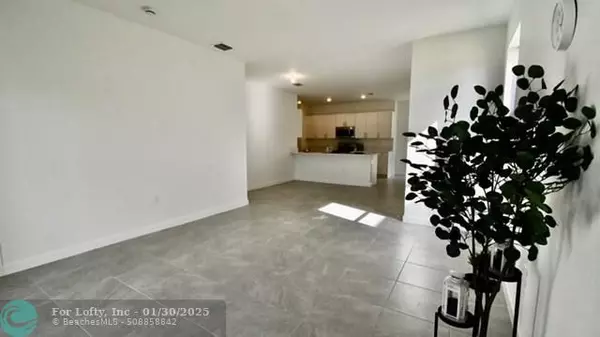 Dania Beach, FL 33312,4949 Peacock Way  #5838