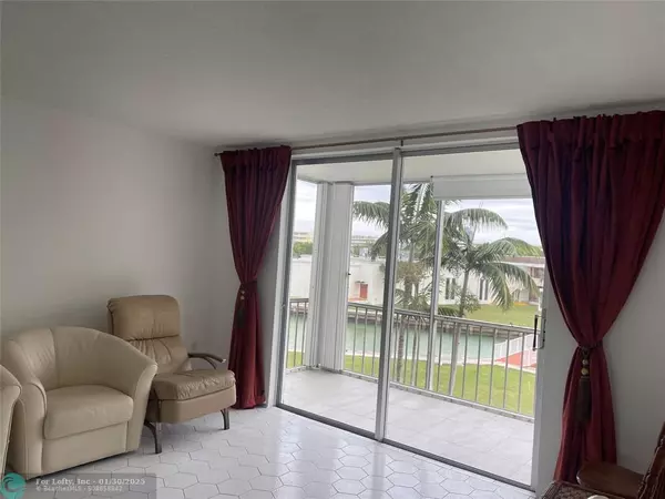 2851 Leonard Dr, Aventura, FL 33160