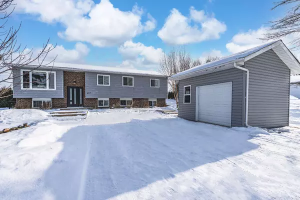 403 Penetanguishene RD, Simcoe, ON L4M 4Y8