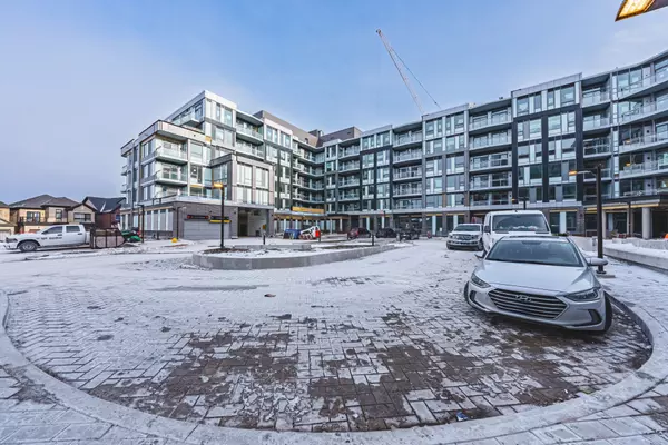 Oakville, ON L5M 5N2,2501 Saw Whet BLVD #137