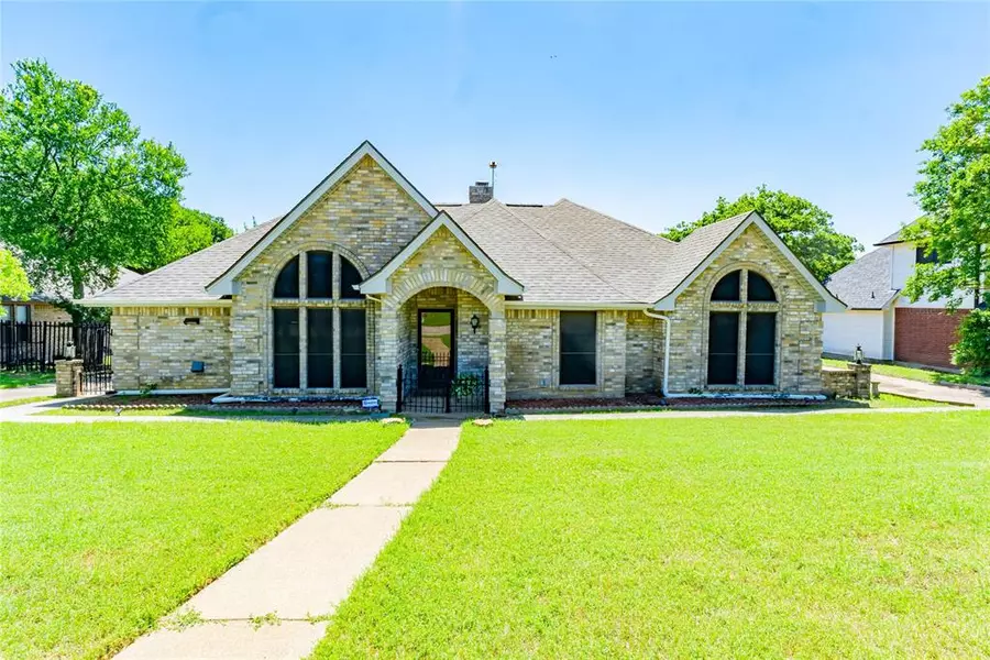 225 Alsbury Boulevard, Burleson, TX 76028