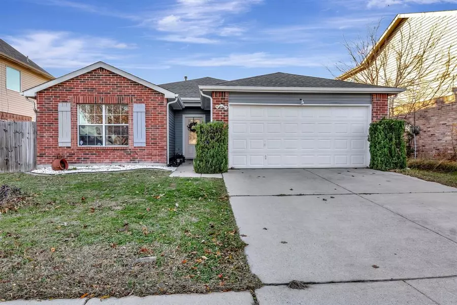 8613 Muir Drive, Fort Worth, TX 76244