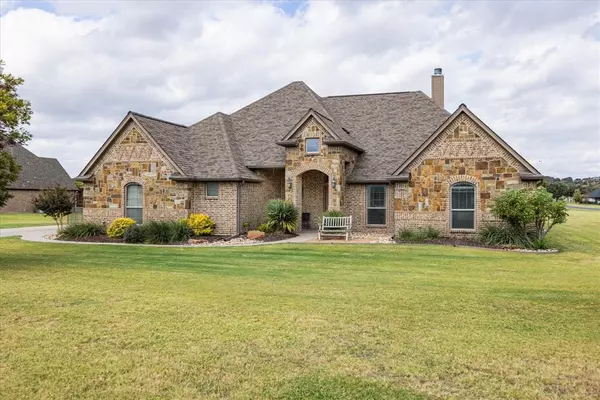 1108 W Scandinavian Court, Granbury, TX 76048