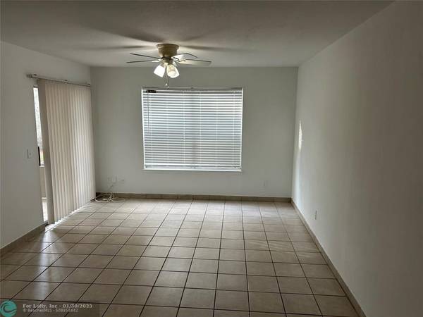 Delray Beach, FL 33435,1705 Palm Cove Blvd  #1-102