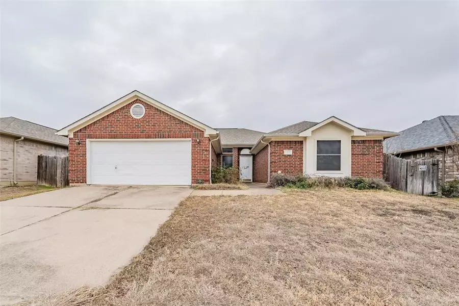 7207 Harris Meadows Drive, Arlington, TX 76002