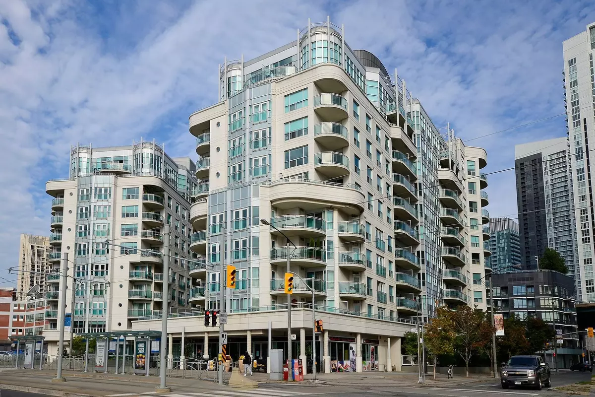 Toronto, ON M5V 3M3,600 Queens Quay W #203