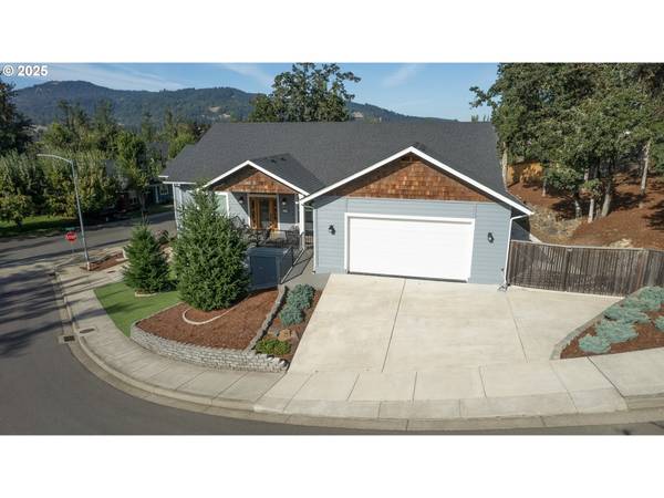 3306 RIVER HEIGHTS DR, Springfield, OR 97477