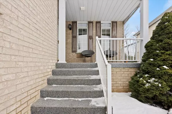 Oshawa, ON L1K 2M1,993 Mountview CT