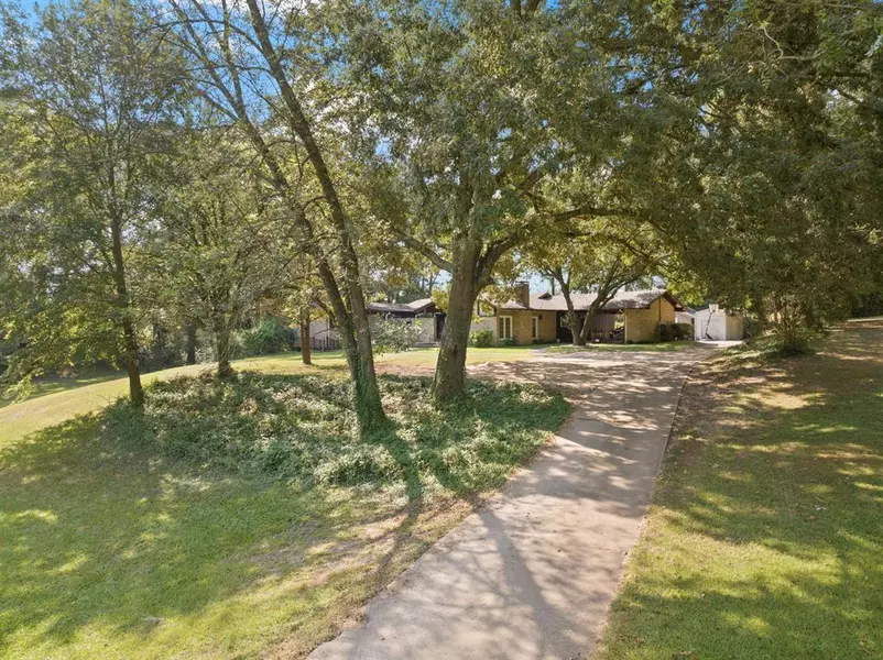 609 Daingerfield Street, Pittsburg, TX 75686