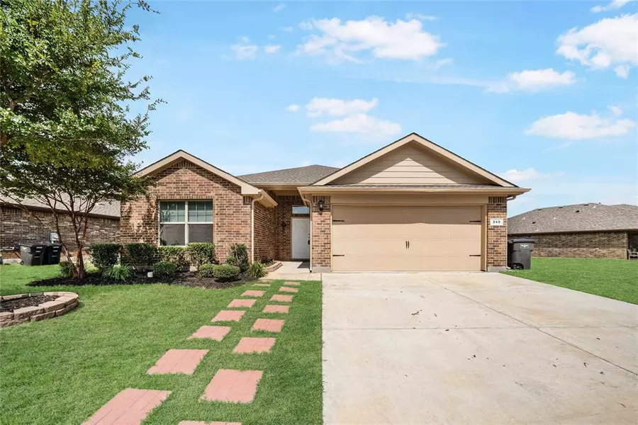 240 Crowfoot Drive, Fort Worth, TX 76131