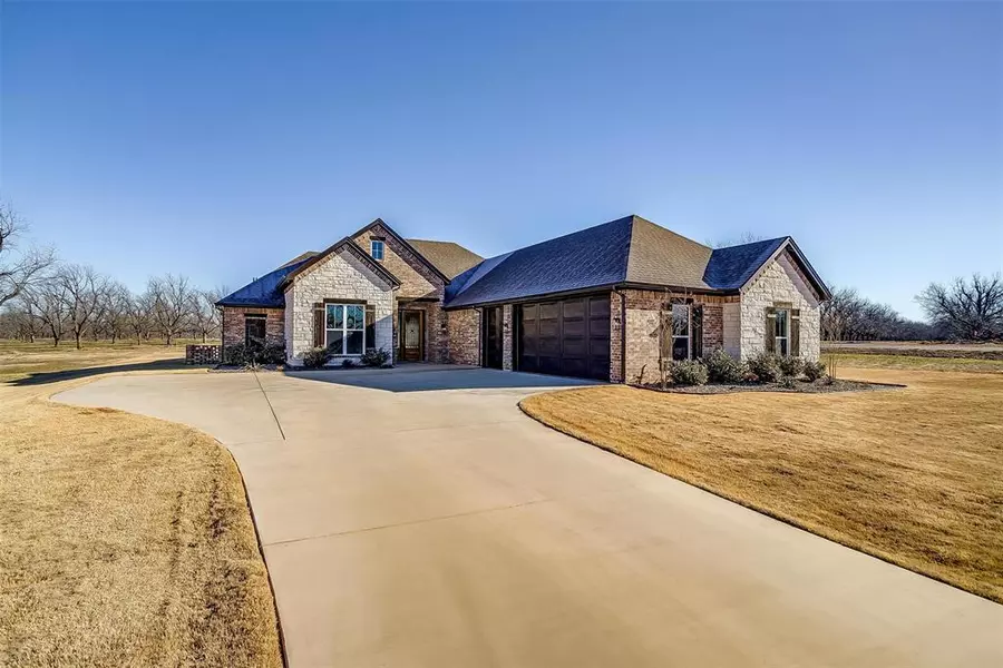 2217 Middlewood Circle, Granbury, TX 76049