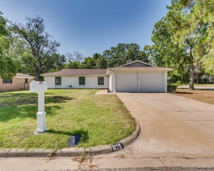 825 Timberhill Drive, Hurst, TX 76053