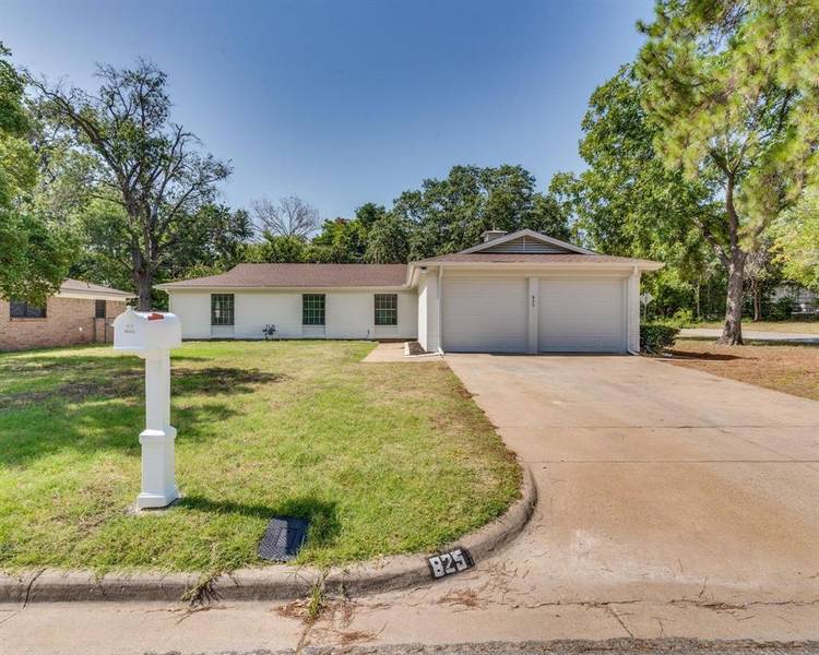 825 Timberhill Drive, Hurst, TX 76053