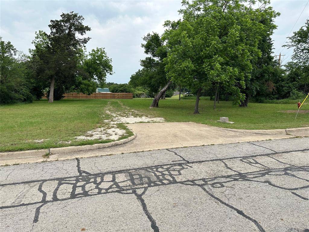 613 S Jefferson Avenue, Glen Rose, TX 76043