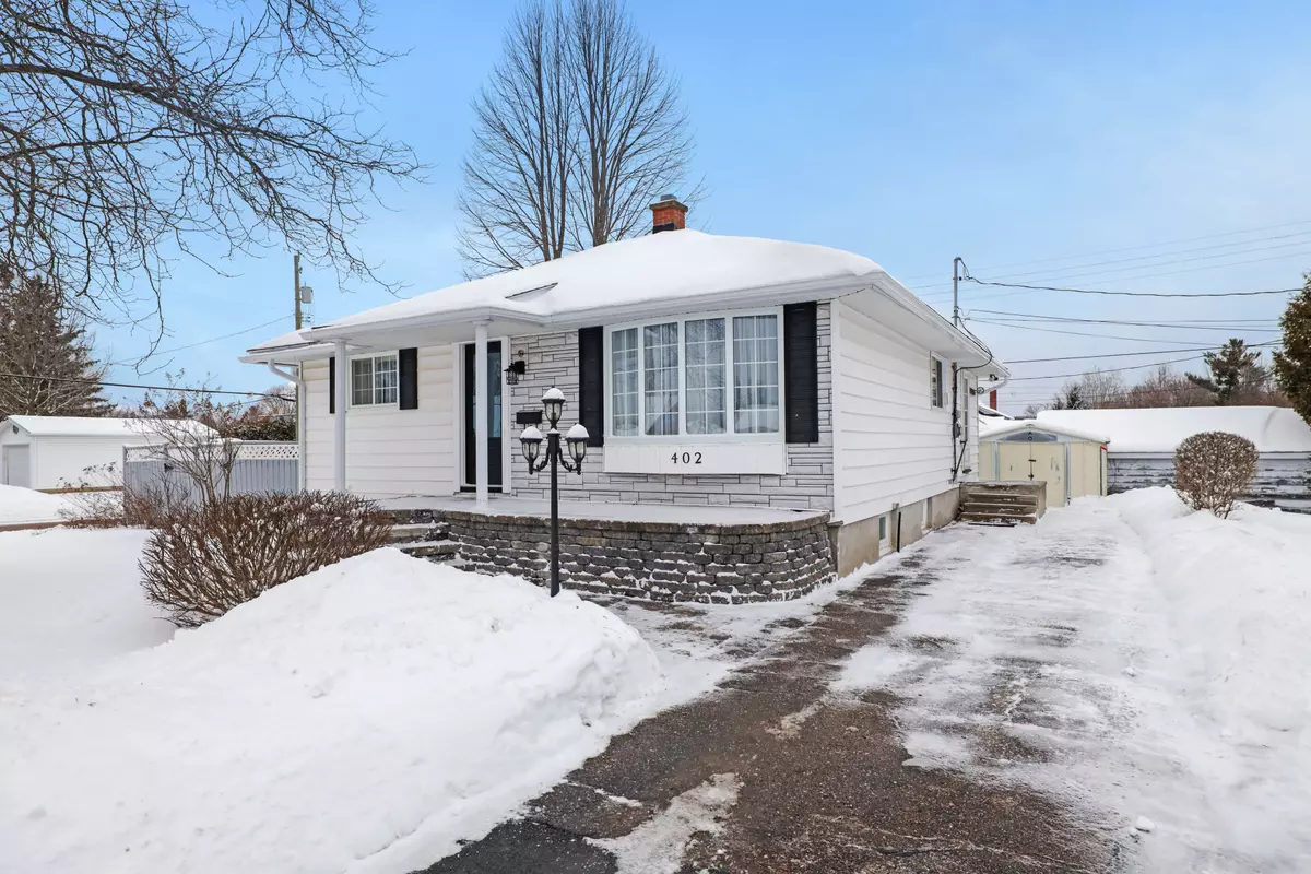 Renfrew, ON K7V 2Z2,402 MCNAB CRES