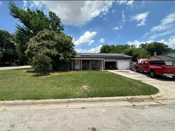 2336 Moneda Street, Haltom City, TX 76117