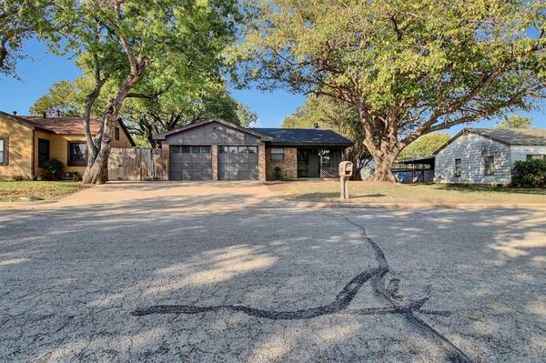 9204 Farmer Road, White Settlement, TX 76108