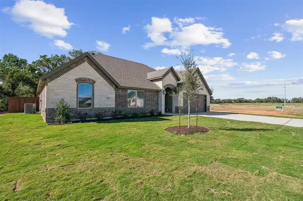 Tolar, TX 76476,535 Calla Lily Way