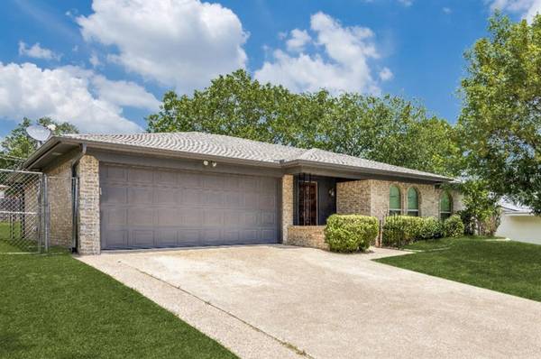 758 Ann Lois Lane, Burleson, TX 76028