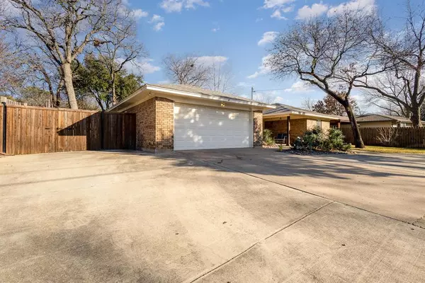 Grapevine, TX 76051,3612 Oakwood Drive