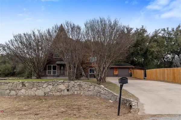 613 Mustang Trail, Granbury, TX 76049