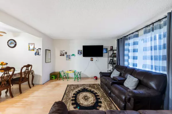 Calgary, AB T1Y 3Y4,6709 29 AVE Northeast