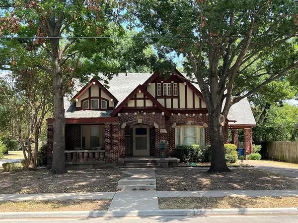 401 S Houston Street,  Kaufman,  TX 75142