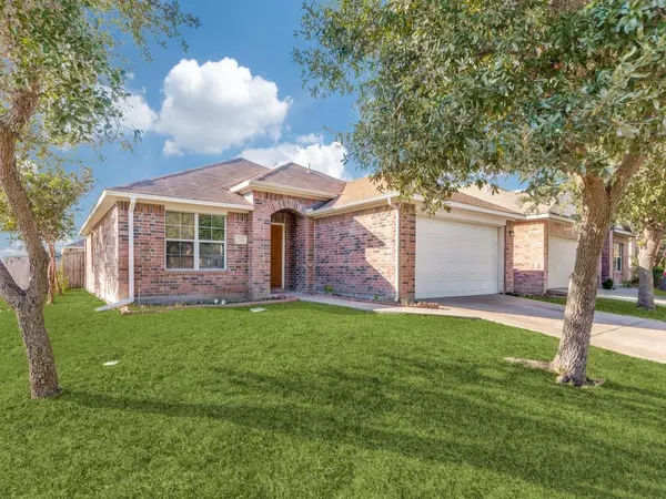 3224 Royal Crest Drive, Fort Worth, TX 76140