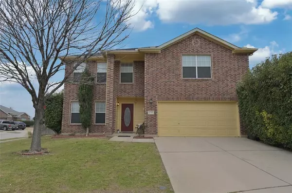 10745 Braemoor Drive, Fort Worth, TX 76052