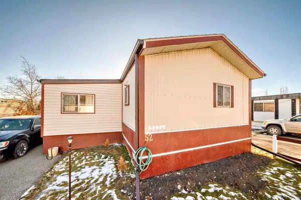 Calgary, AB T2A0W5,6724 17 AVE SE #52