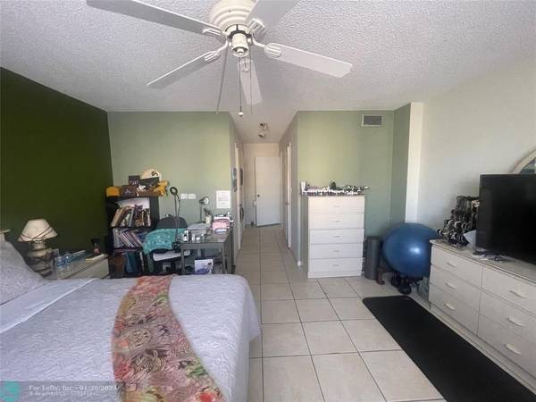 Hallandale Beach, FL 33009,901 NE 14TH AV  #506