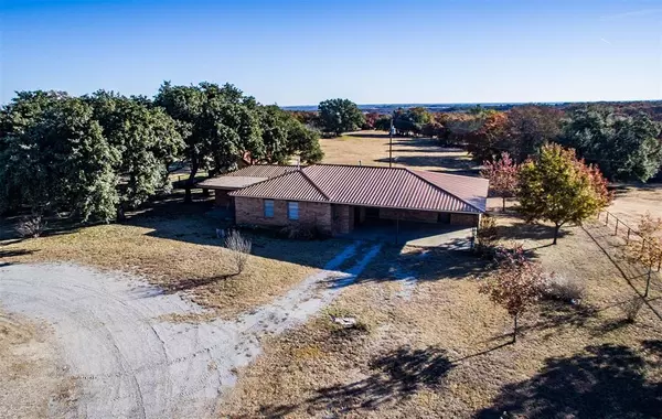 12863 N FM 677, Forestburg, TX 76239