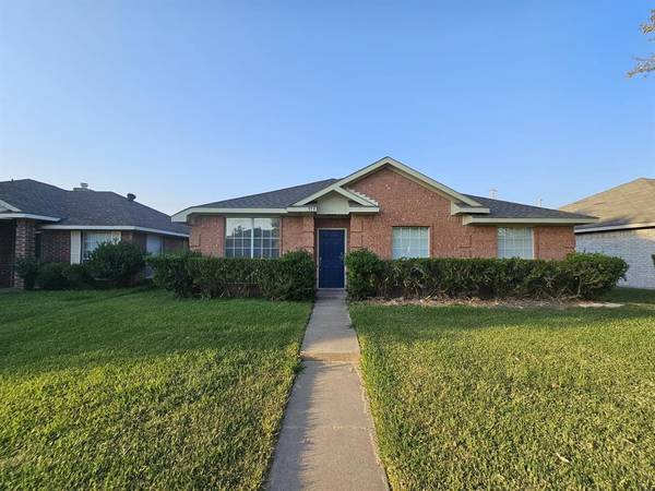 919 Crestwood, Cedar Hill, TX 75104