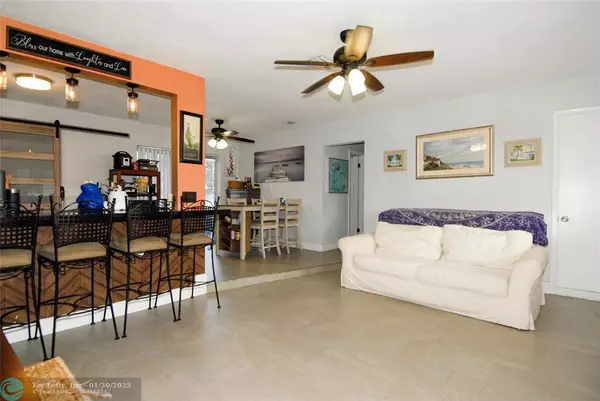 319 SW 9th Ct, Delray Beach, FL 33444