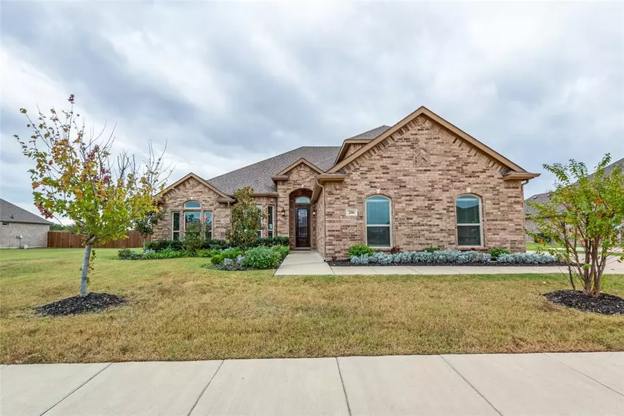 206 Castle Creek Drive, Red Oak, TX 75154