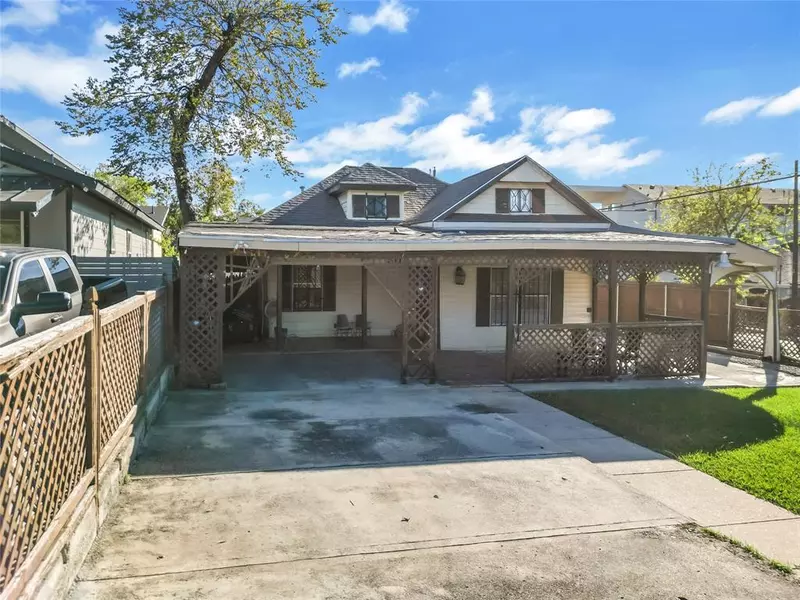 300 Steinman Avenue, Dallas, TX 75203