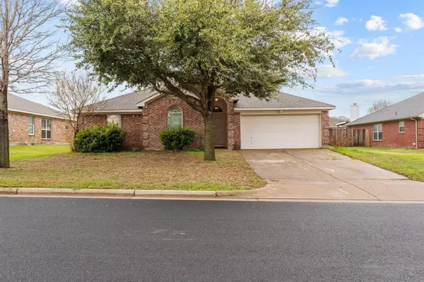 209 Whispering Dell Lane,  Weatherford,  TX 76085