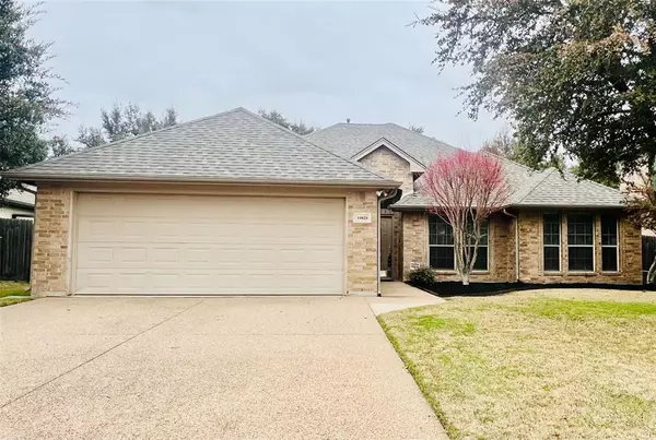 10828 Golfview Way, Benbrook, TX 76126